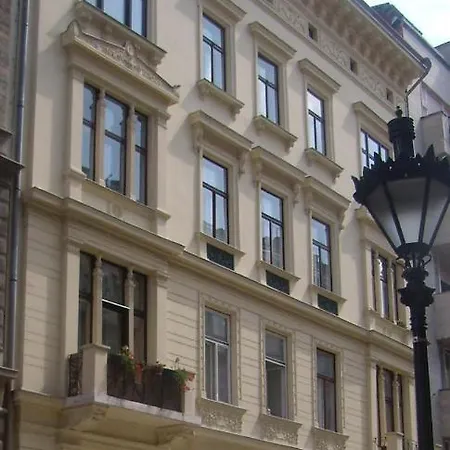 Danube Bridge 公寓